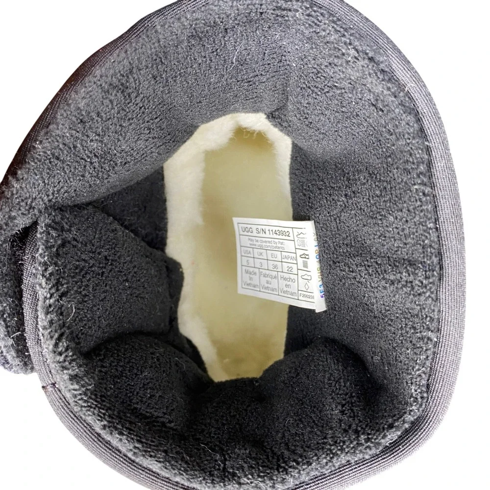 UGG Kid Preteen Black Classic Klamath Mini Puffer Waterproof Winter Boots Size 5